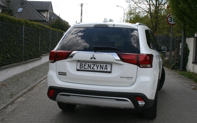 Mitsubishi Outlander cena 81500 przebieg: 50000, rok produkcji 2020 z Warszawa małe 631